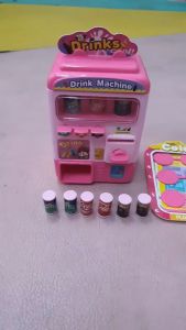 Mainan Mesin Minum Koin Anak – Vending Machine Mini Lucu & Interaktif Edukatif untuk Anak Usia 3–7 Tahun Bisa Masukkan Koin & Ambil Botol Minum Mainan