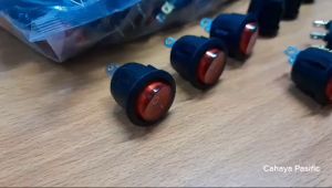 Saklar Switch Bulat 3 pin (on-off) dengan lampu indikator