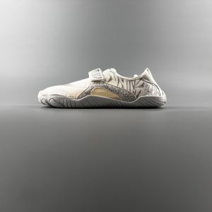 Rare 2025 New Mens Casual Sports Beach Shoes Anti-Slip Swimming Sandals Couple Style Breathable Mesh Upgraded Version