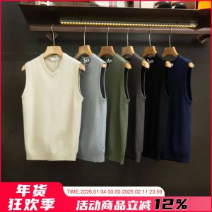 Fashionable V-Neck Mens Knitted Vest Summer Wearable Breathable And Comfortable Lightweight Design for Layering Style
