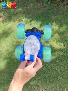 Childrens remote control car/stunt rolling car/cool lighting and music twisting car/holiday gifts and gifts