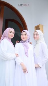 Hyuna Hijab - Jilbab Kerudung Paris Voal Premium Segi Empat Lasercut Bella Square Polos Daily Gaizka Series