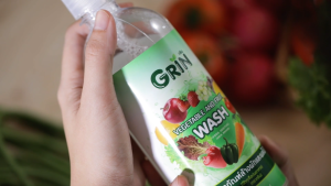 ชุด 2 ขวด กริน น้ำยาล้างผัก ล้างผลไม้ GRIN Veggie Wash ปลอดภัย สกัดจากพืชธรรมชาติ 100% Food Grade ออร์แกนิค ไม่ใส่สี -ไม่ใส่กลิ่น อ่อนโยนต่อผิว (ไม่มีสารอันตราย SLS) ไม่ทิ้งสารตกค้าง ไม่ทำลายธรรมชาติ Vegetable And Fruit Wash