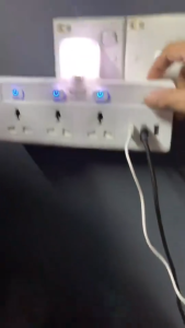 AKIRO MALAYSIA 6in1 2500W LED Light Universal 3 Pin Adapter Power Socket T Adapter USB Ports Fire Protector Socket Outlet Plug Converter Soket Palam 插座