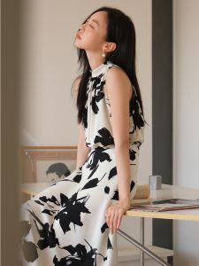 Xu Mo West French Holiday Style Design Sensation Small Crowd Outdoor Wear Neck Hanging Vest Printing Small Sling Women Summer Elegance Top