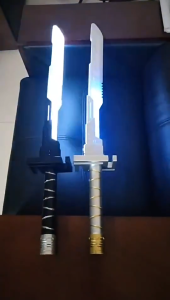 ดาบไลท์เซเบอร์ 2 ใน 1 เสียงการต่อสู้ ชาร์จได้ ดาบเลเซอร์ LED ดาบซามูไร ดาบของเล่น ของเล่นเด็ก