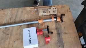 แคลมป์ท่อ 3/4นิ้ว แคลมป์ช่างไม้ Fixture Pipe Clamp แคลมป์ท่อแนวตั้ง 6หุน แคลมป์ท่อพื้นผิวเรียบทนทานแคลมป์งานไม้ประสิทธิภาพสูงแอพพลิเคชั่นกว้างชุบสังกะสีสำหรับช่างไม้ท่องานไม้+