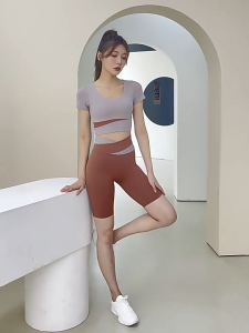 Bộ quần áo tập gym nữ K75 vải thun lạnh co giãn 4 chiều có mút ngực - Set quần lỡ và áo croptop ngắn tay