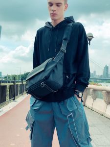 Tas Selempang K00152 Arctic Hunter: Tas Selempang Massenger