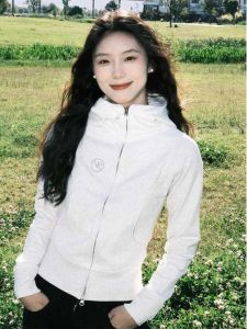 Retro American ซิป เสื้อฮู้ด ผู้หญิง แบบสั้น พรางหุ่น เสื้อท่อนบน เวอร์ชั่นเกาหลี แขนยาว ลายดอกไม้ ลำลอง สวมใส่