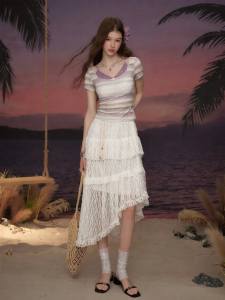 Unifree | U-neck Lace-spliced Body-hugging T-Shirt for Teen Girls