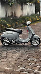 Stiker Skotlet Abu Abu Muda Glossy SuperGlossy Body Motor Sepeda Listrik Decal Emblem Vespa Trendy