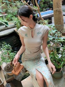 New Chinese Style Embroidered Stand Collar Versatile T-Shirt Women Summer Button Design Sensation Small Flying Sleeve Slim Fit Top