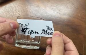 TEM DÁN TEM DECAL NHỰA DÁN LY CỐC TRÀ SỮA TEM CAO CẤP TEM NỔI 3D DÁN TRÊN BỀ MẶT PHẲNG IN THEO YÊU CẦU MÀU SẮC KÍCH THƯỚC HÌNH DẠNG THÔNG TIN