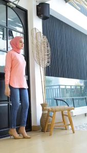 Atasan Kaos Polos Wanita Style Bodi Oval Polos Katun Premium Fenomenal Combed 20s Kaos Phenomenal / kaos wanita lengan panjang / kaos polos wanita / kaos wanita kekinian viral / kaos wanita model oval / kaos wanita model baru 2023 / kaos wanita oversize