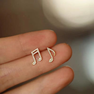 ต่างหู S925 14K ทองความรู้สึก สตั๊ดสัญลักษณ์เพลง ตั้งคู่สกุลเงิน 5 ซึ่งไม่สมมาตรแผ่นเงินสถูน