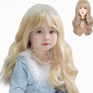 วิกผมสีบลอนด์ยาวสำหรับผมปลอมสำหรับเด็กผมหยิกผมหยิกผมหยิกผมหน้าม้าพอดีศีรษะสำหรับเด็กเล็กเด็กผู้หญิงผมลอนสีทองเหมาะกับการแสดงคอสเพลย์ที่ยอดเยี่ยม