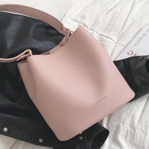 Nice Fashionable Sweet Pink Soft Leather Handbag Womens 2024 New High-End Large Capacity Bucket Bag for Work Korean Style