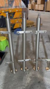 เสาสแตนเลส เสาหนีบกระจก เสาราวกันตก สำเร็จรูป งานไทย สแตนเลสเกรด304 (แถมฝาครอบตีนเสาทุกต้น) ราคา 1 ต้น