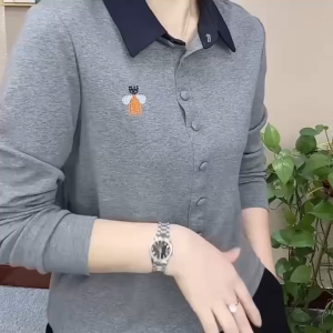 Womens new fashionable spring contrasting long sleeved  T-shirt loose embroidered small shirt looks slim and stylish long sleeved top