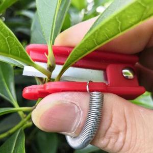 Multifunction Thumb Cutter Garden Pruner Fruit Picking Device Safe Fruit Blade Tool Cutting Blade Rings Finger Protector Catcher