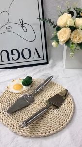 Bigmall ที่ตักเค้ก พิซซ่า ที่ตัดเค้ก แบบฟันปลา สำหรับตัดแบ่ง สแตนเลส No.Y1715