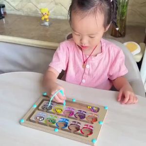 แยกสีลูกปัดแม่เหล็ก เกมกระดานเขาวงกตแม่เหล็ก เรียนรู้สีผ่านเกม ของเล่นเด็ก มีปากกาแม่เหล็ก ของเล่นไม้