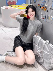 Áo Len Dệt Kim Tay Ngắn Mùa Xuân Cho Nữ Áo Thun Khoét Đá Dáng Rộng Đa Năng Áo Ngắn Chất Liệu Polyester Phong Cách Công Sở Hàn Quốc