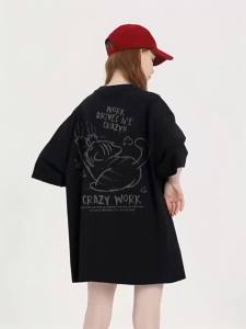 Kaos Wanita Lengan Pendek 2025 - Sablon Huruf & Kucing Kartun Eksklusif Bahan Katun Adem Premium [Oversize Ukuran Besar + Desain Streetwear] Musim Panas Tipis Batik Modern Baju Wanita Keren T-Shift Kerah Bulat Nyaman Baju Santai Untuk Hangout  Gaya Urban