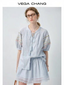 VEGA CHANG | Bộ Áo Blouse và Chân Váy Thêu Phong Cách Dân Tộc Mùa Hè