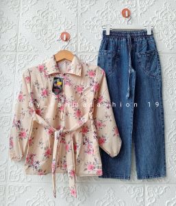 Setelan crincle motif bunga dan celana jeans anak tanggung