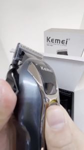 Kemei 100-240v rechargeable professional dog hair trimmer for cat cutter grooming machine hair remover animal hair clipper for pet