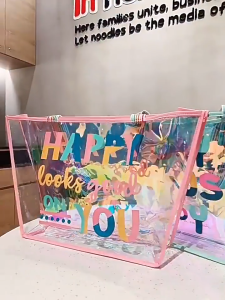 กระเป๋ากันน้ำสำหรับกีฬาทางน้ำ ดีไซน์สีสันสดใส พร้อมช่องเก็บของหลายช่อง