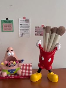 [SG stocks] Desktop decoration cartoon Stand-up pen holder resin storage container creative make up brush storage bucket
