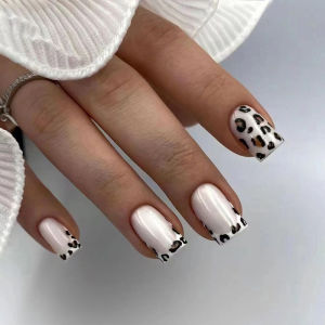 24Pcs/set Aurora French False Nails Wearable Short Square Head Fake Nail Tip with Leopard Print Design Full Cover Press on Nails