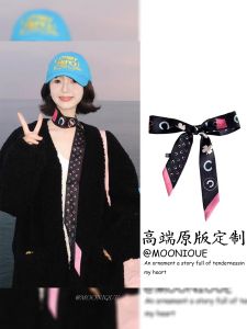 Khăn Choàng Lụa Đen Dài Phong Cách Graffiti Nhỏ Hương Thơm Cho Phụ Nữ Mùa Thu 2025 Trang Trí Phụ Kiện Túi Xách Tay Cầm