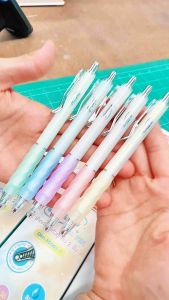 (ยกกล่อง 12แท่ง) Oniso ปากกาเจลลูกลื่น Pearl หมึกสีน้ำเงิน หัวขนาด 0.38MM. หัวลูกลื่น 2ชั้น รุ่น ONI-FD001 ออกบิลได้ พร้อมส่ง