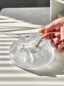 กล่องใสบุหรี่สไตล์สวีเดนหรูหราสุดทันสมัยสำหรับห้องทำงานและห้องนั่งเล่น กล่องใสบุหรี่ทรงกลมสีขาวที่ไม่ซับซ้อน