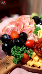 Set Charcuterie Cold Cuts THE FEAST 4-6 Người - Khay Thịt Nguội Thượng Hạng 5 Loại Đùi Muối Iberico