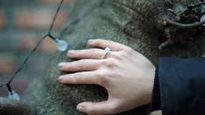 EAMTI Rose Gold 1.25 CT Round Solitaire Cubic Zirconia 925 Sterling Silver Engagement Ring Halo Promise Ring Size 3.5-12