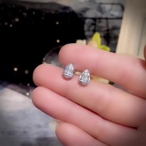 Huitan Delicate Water Drop Shaped Stud Earrings Luxury Silver Color Crystal CZ Ear Earrings for Women Fashion Versatile Jewelry