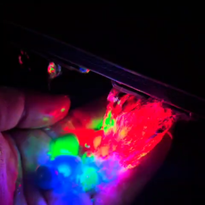 [TRENDS COD] BATU AKIK MERAH DELIMA HIJAU JAMBRUD BIRU SAFIR. BISA MENYALA OTOMATIS DIDALAM AIR AJAIB UNTUK SULAP.