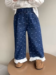 PRINCESS KESLI กางเกงยีนส์เด็ก กางเกงยีนส์ขายาวเด็กผู้หญิง แต่งลูกไม้ชายกางเกง ขากว้างหลวม เอวยางยืด แฟชั่น 1-9 ปี