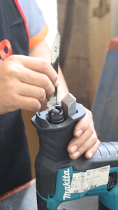 เครื่องเลื่อยชักไร้สาย 18 โวลต์ มากีต้า DJR188Z รุ่น MAKITA ความยาวช่วงชัก 20 มม. ความเร็วช่วงชัก 0-3000 ครั้ง/นาที