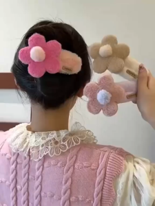 OVER SHOP Pink flower hair clip with fluffy texture and pom-pom center. Size approximately 12 cm.