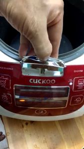 Khóa lẫy nồi cơm điện Cuckoo CRP-G1030 G1020 G1060 kèm 1 lò xo