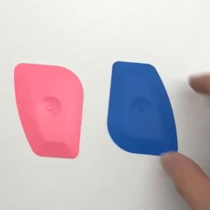 Gạt Nhựa Dán Tem Decal Trang Trí Cửa Kính Ô Tô Xe Máy Nhỏ Gọn Cầm Tay