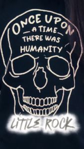 เสื้อยืด คอกลม over size โอเวอร์ไซส์ little rock กะโหลก ลายเส้น " กาลครั้งหนึ่ง มีมนุษยชาติ " ผ้าดำ Heavy Cotton OVER SIZE cotton 100% ดำล้วน หนานุ่ม ใส่โครตสบาย ไม่ย้วย อยู่ทรง สวยตลอดวัน ใส่ได้ทั้งผู้หญิงและผู้ชาย ของแท้ สินค้าพร้อมจัดส่ง