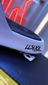 (Limited Edition) PEAK X ILLSLICK ISO GOD Taichi Slipper ILL11937L รองเท้าแตะอิลสลิค เพื่อสุขภาพเท้า นุ่ม ใส่สบาย ดีไซน์สวย ลิขสิทธิ์แท้