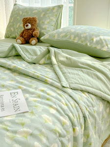 Class a Lightweight Floral Printed Double Layered Summer Quilt Machine Washable Air Conditioning Coverlet Summer Cooling Blanket